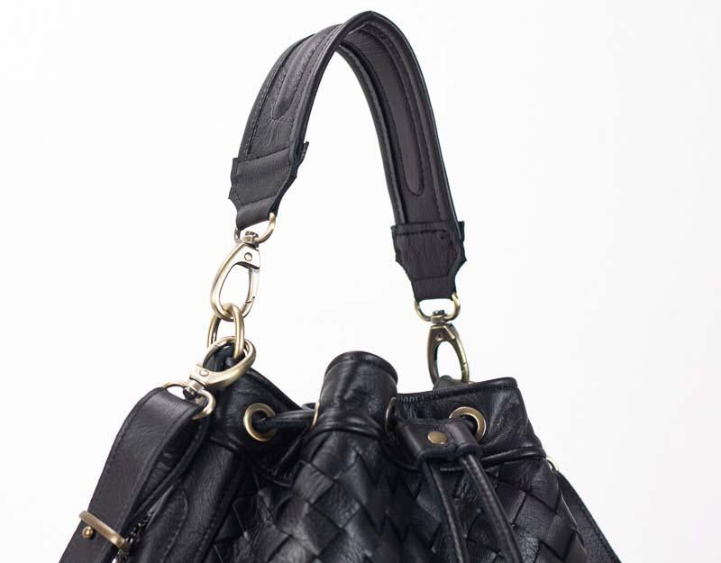 Bolso tipo cubo Milloo Danae tejido a mano en color negro